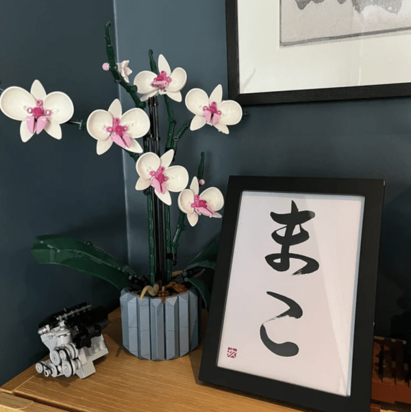 A Japanese calligraphy artwork. The writing is the name of the client's cat, "Mako".