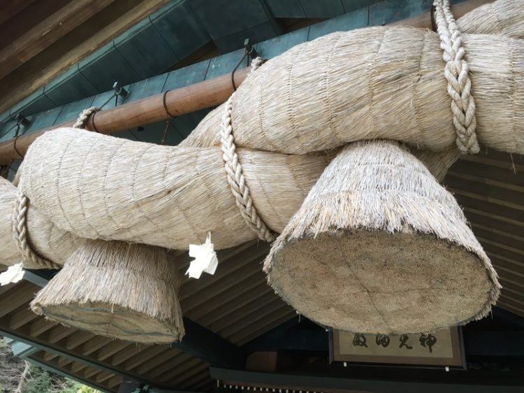 A very thick hemp rope, hung at a shrine entrance.